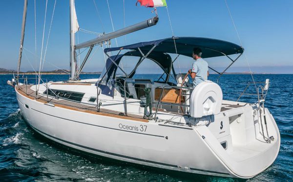 Used sailing boat 11 meters on sale Beneteau Oceanis 37